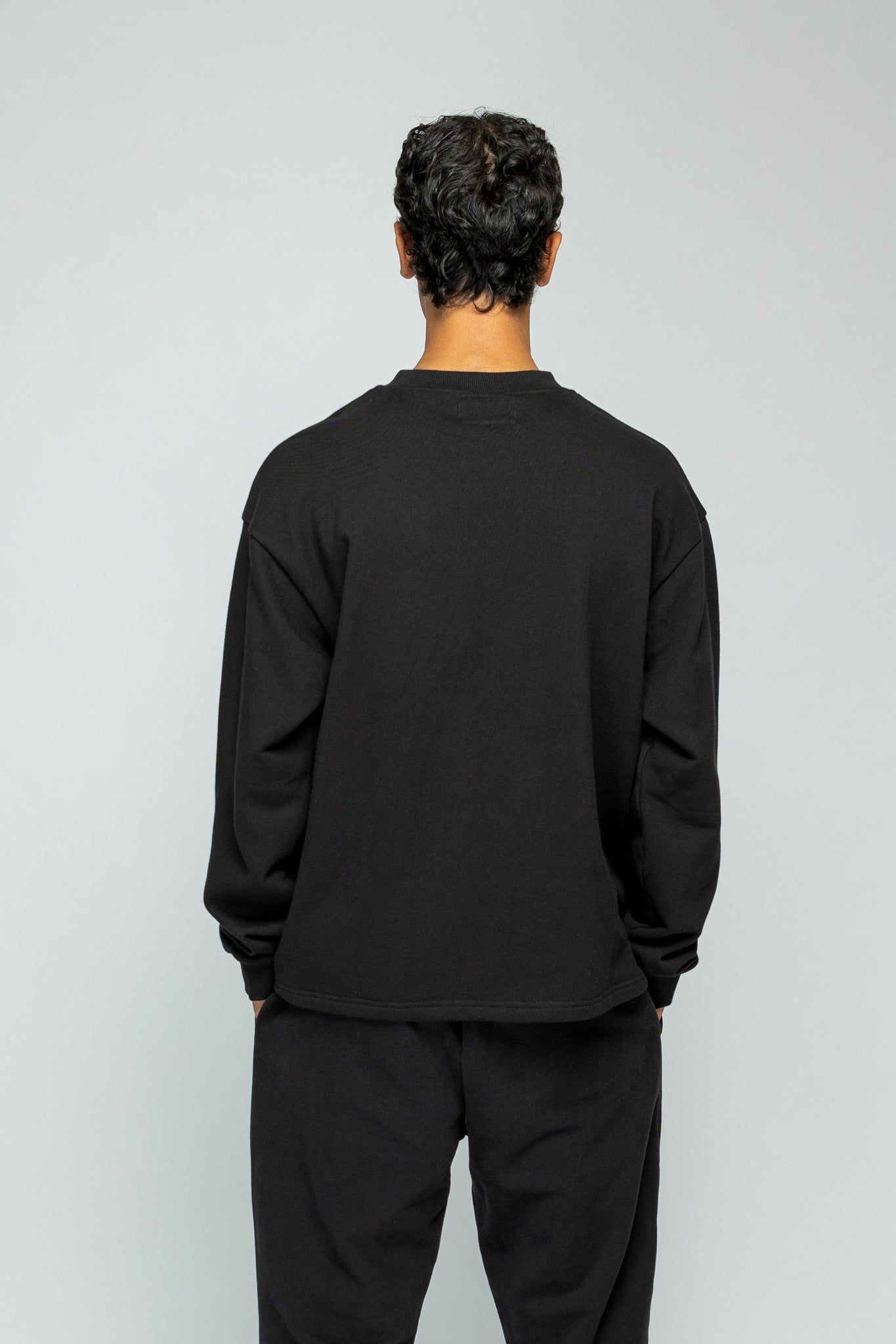 Crew Longsleeve Sweater - Black