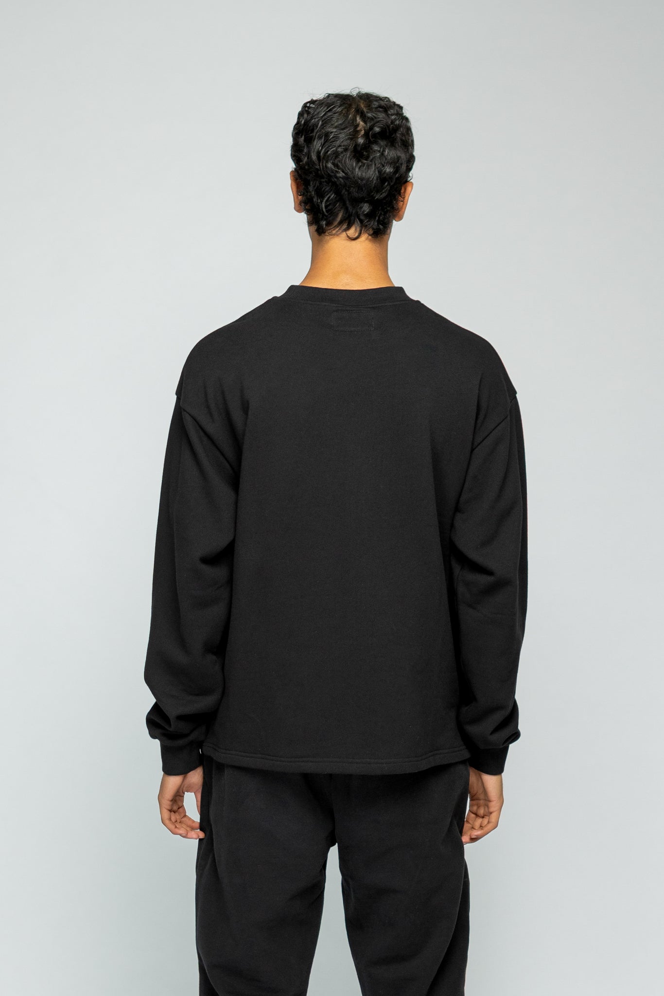 Crew Longsleeve Sweater - Black
